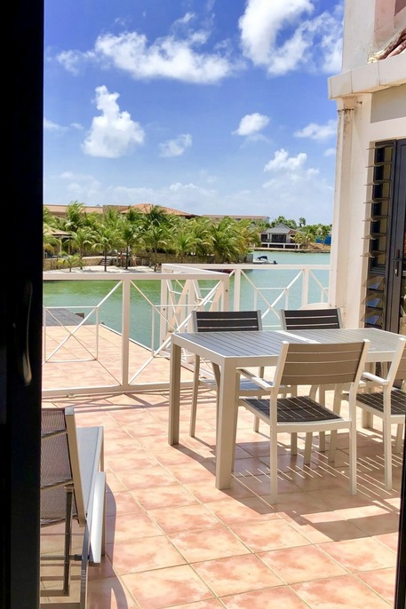 Caribbean Court 437 - Zicht vanuit slaapkamer 1