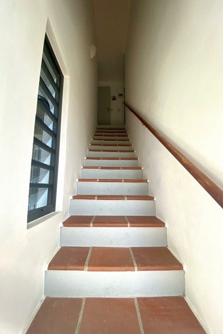 Caribbean Court 437 - "stairway to heaven"